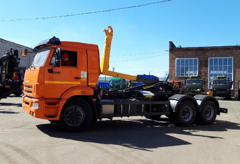 КАМАЗ 65115-3094 с крюковым погрузчиком ВК Т15 L5600