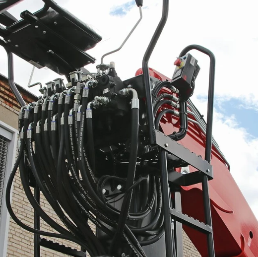 Сортиментовоз МАЗ 631228 с новым манипулятором ВЕЛМАШ 10-74